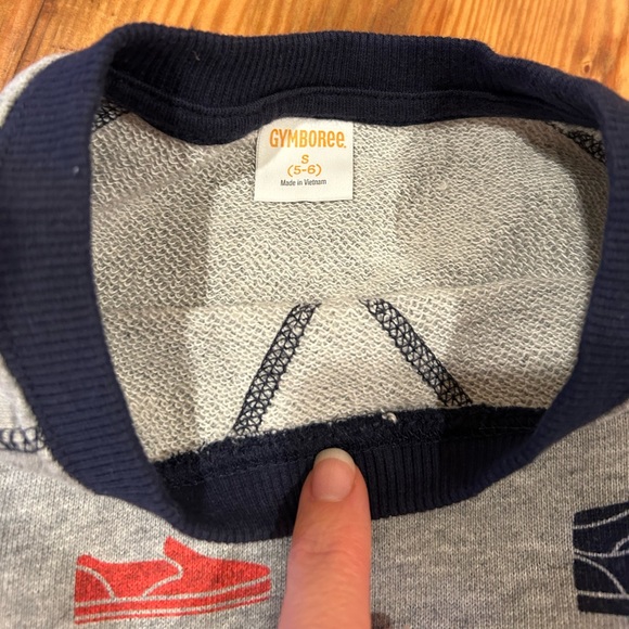 2 kids lightweight sweatshirts. - Picture 2 of 4